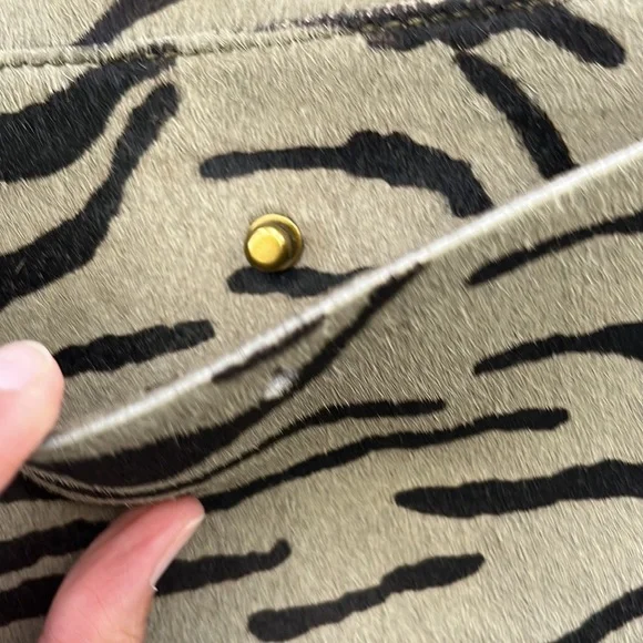 💚NWT🤎 Madewell The Transport Camera Bag: Tiger Calf Hair Edition Green Olive - Picture 10 of 12